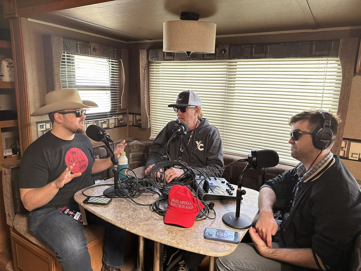 TheYeahCmonShow's tweet photo. Taking the Yeah C’mon Show to Atlanta Motor Speedway!
#yeahcmon #atlantamotorspeedway #nascar #yeahcmonshow #ams #ambetter400 #raptor250 #Fr8208
@southsidesteve @thebrettbarney @evanbrandoshow @ATLMotorSpdwy https://t.co/6Jfam6mIQv