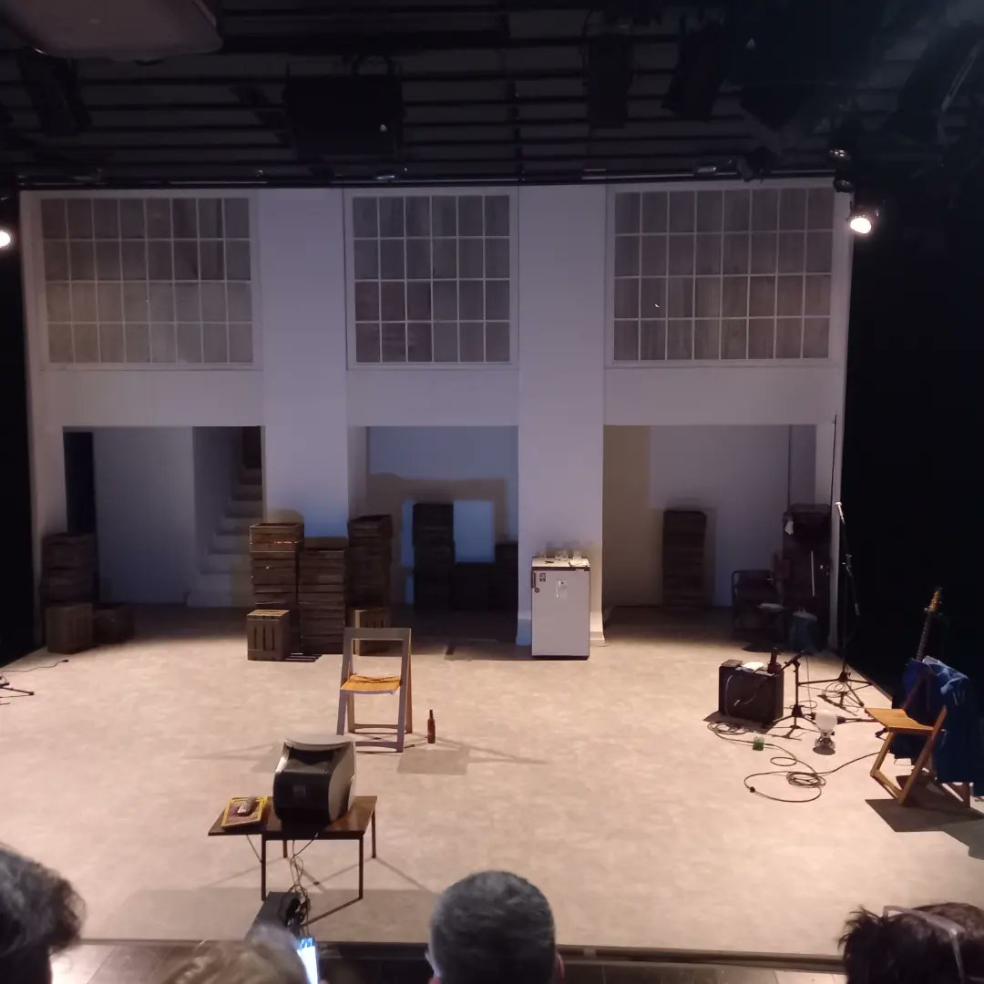 Avui #Kissmelove de <a href="/lesantonietes/">Les Antonietes</a> al <a href="/teatreakademia/">Teatre Akadèmia</a> #ensagradaelteatre🎭