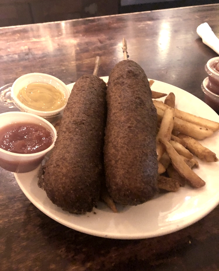 Corn dogs aren’t just for fairs anymore 🎡 If you love all things battered, deep fried, and served on a stick, indulge your corniest cravings with a visit to @millersdowntown.
.
.
.
