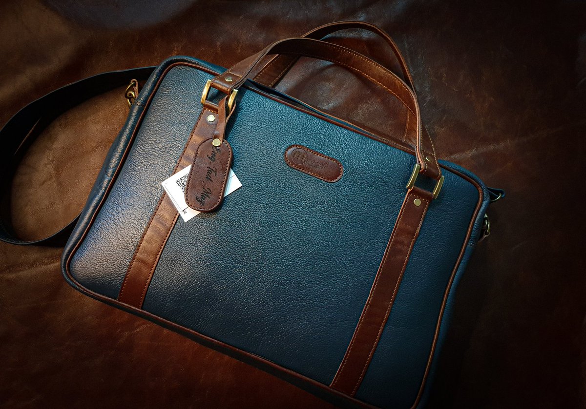 Masterfully sewed with the finest quality thread and leather brings out the richness and feel of the bag. This Moreda laptop bag does make a wonderful gifting item for men and women.