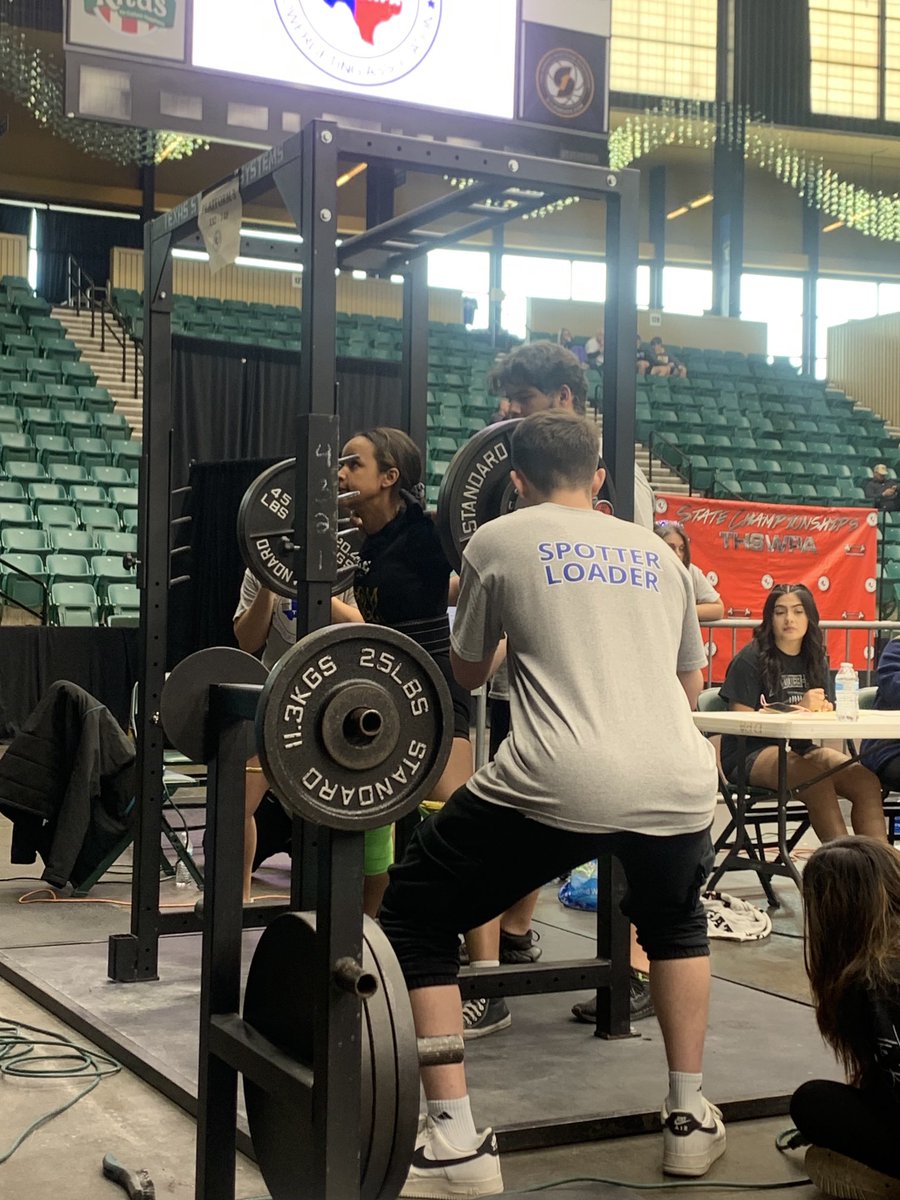 Sam Swan @samswan26325464  competing at the @thswpa state powerlifting meet. @CoachDean_GISD @Mr_B_Johnson ⁦@QBCoachBeaty⁩