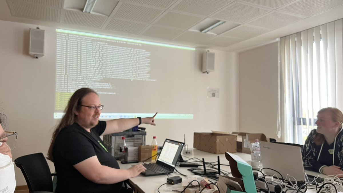 evil4dmin's tweet photo. #BigData auf kleinen Computern - #IoT #LoRaWAN Sensordaten mit #mqtt, #influxdb und #grafana auf dem @Raspberry_Pi verarbeiten. Workshop mit @caspararmster beim #oddmo23 https://t.co/GdmK0nTKno