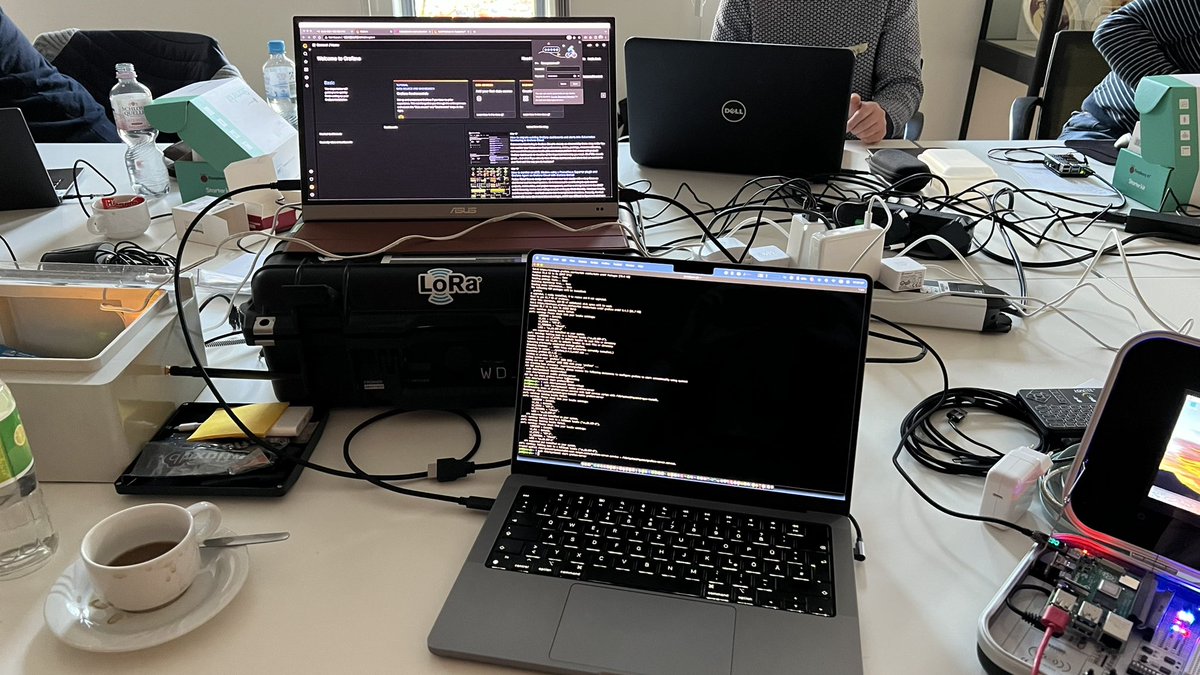 evil4dmin's tweet photo. #BigData auf kleinen Computern - #IoT #LoRaWAN Sensordaten mit #mqtt, #influxdb und #grafana auf dem @Raspberry_Pi verarbeiten. Workshop mit @caspararmster beim #oddmo23 https://t.co/GdmK0nTKno