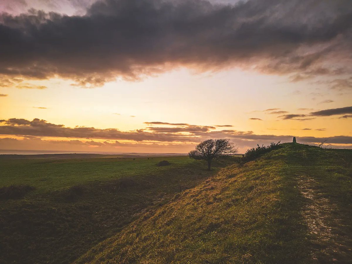 Peaceful evening at Devil's Dyke, Sussex.

Can't wait to my South Downs Way Adventure in summer! 

deecrute.com/adventures

 #naturalistbliss #sussexnature #englishcountryside 
# #landscapephotography #sussexphotography 
 #wanderlust
 #Photooftheday