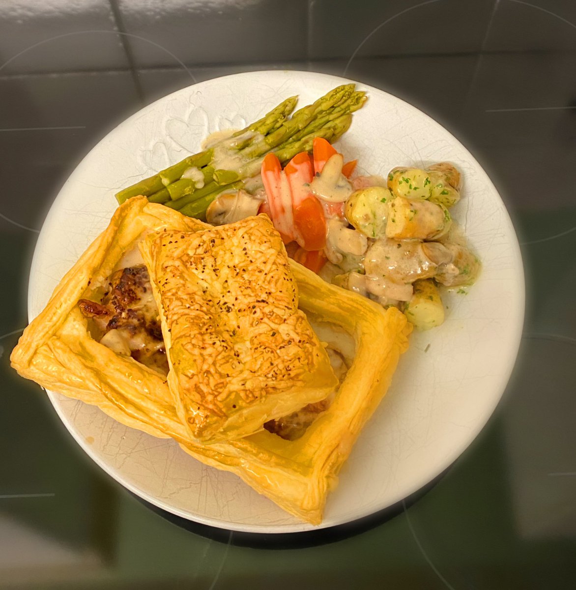 Dinner tonight inspired by @raymond_blanc 👨‍🍳 pork steak surrounded by delicious pastry and cheese pastry top mushroom sauce cooked in my @SwanBrandUK cooker #pretendychef #chef #recipe #pastry #stuffed #GBBOTwitterbakealong 😋