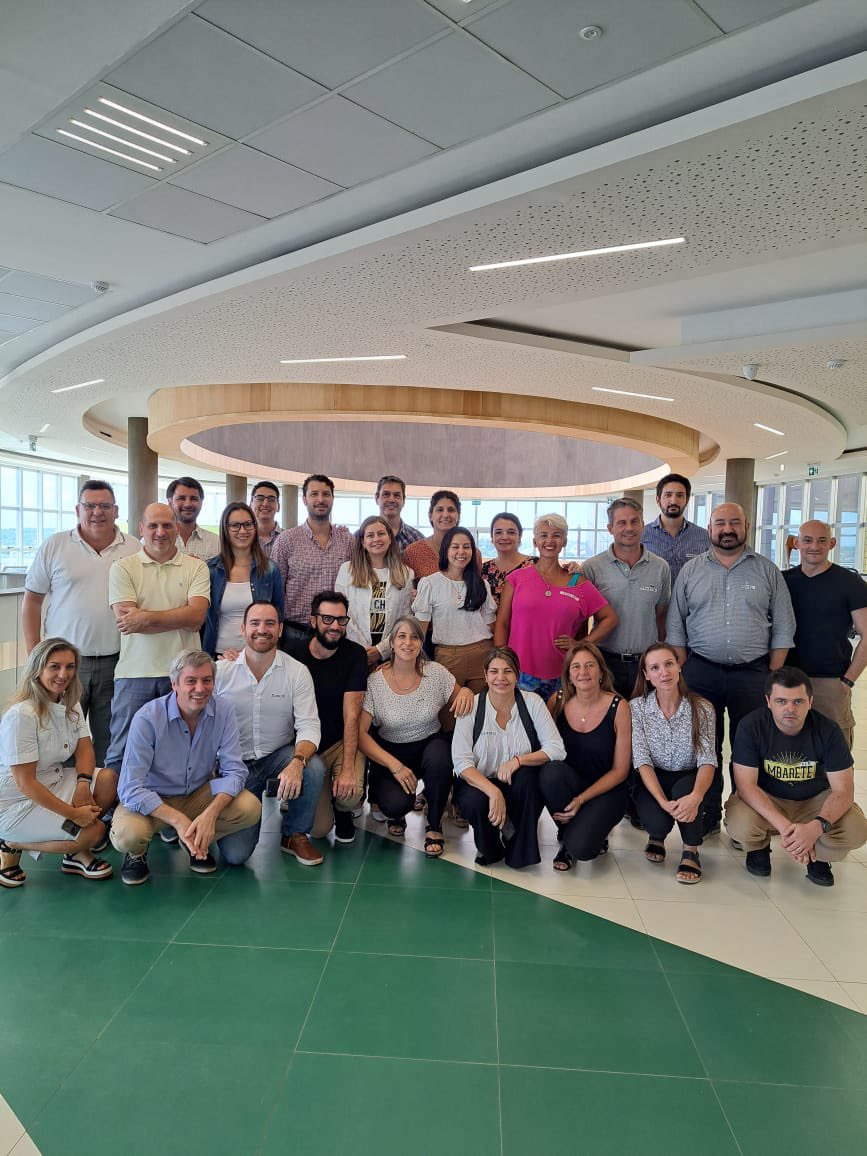 ¡Un gran orgullo formar parte del plantel de formadores de la Academia de Negocios de SiliconMisiones 🙌🏻🌟🚀! Muy contento de formar parte de esto que es histórico para la provincia de Misiones y feliz de compartir y seguir aprendiendo de grandes profesionales.