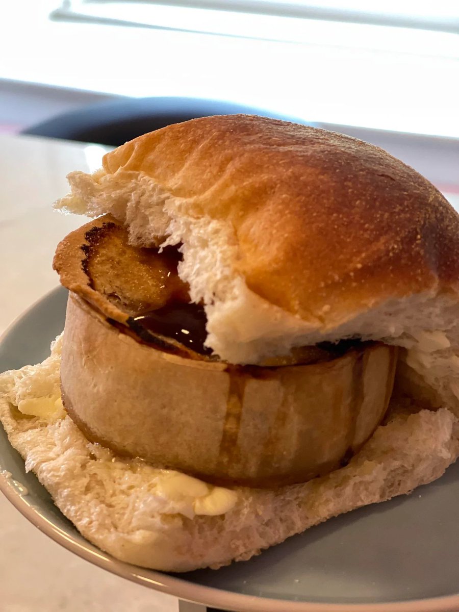 Fionas_Paradox's tweet photo. @Mervynsmith13 How about a scotch pie butty lol https://t.co/H9n6v1K0Go