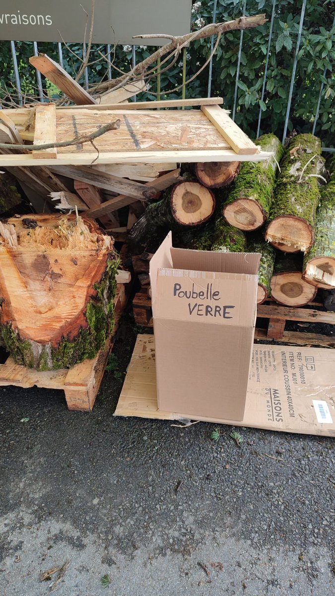 sudptt4485's tweet photo. #LaPoste #Nantes Réunis en AG les grévistes reconduisent le blocage à l'unanimité jusqu'à lundi et s'organisent pour une 3ème nuit #OnTientLeLieu 💥 #ReformeDesRetraites 
Tous les soutiens sont les bienvenus ✊️ https://t.co/Mmo3IGZdOn