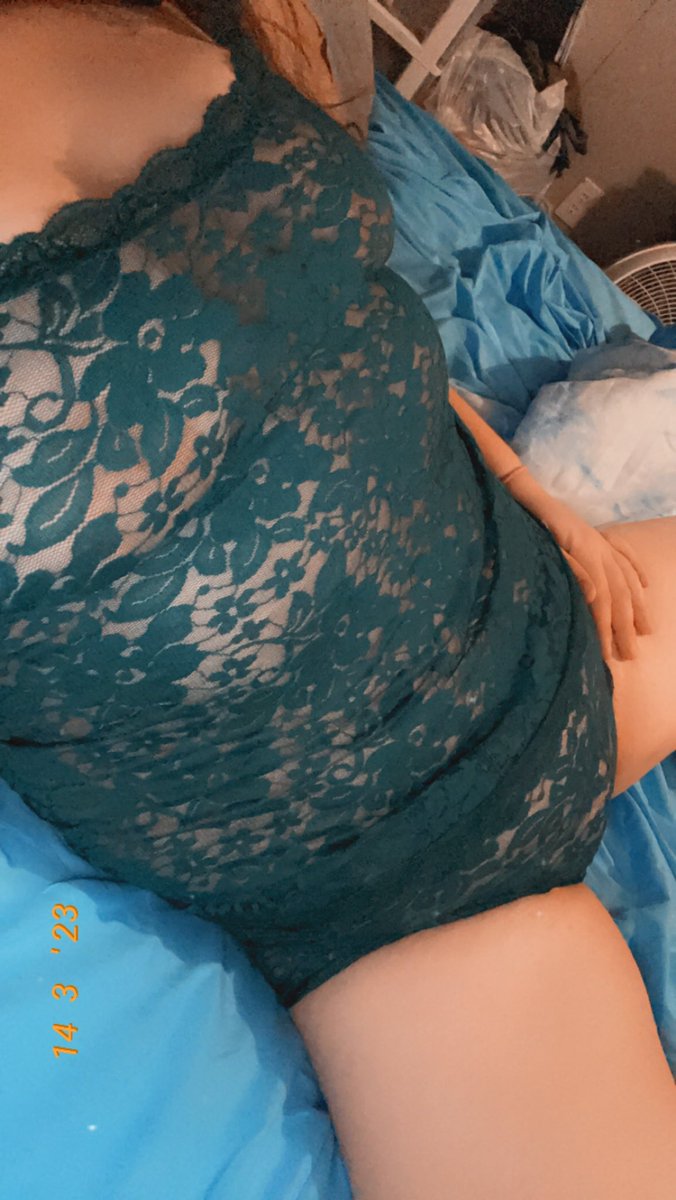 TaylorRea18's tweet photo. Feeling myself today😉 #onlyfans #sexy #sexymilf #sexyoutfit #titties #daddyslittlegurl https://t.co/E31KzjpXph