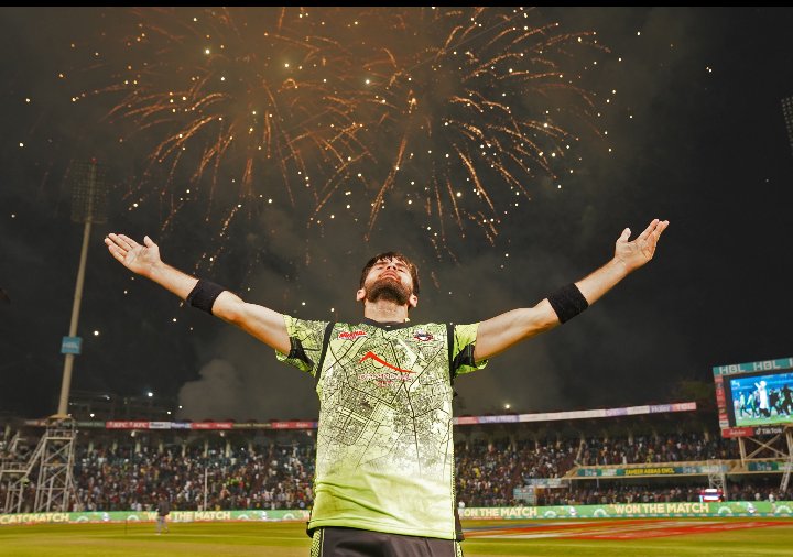 Arain_417's tweet photo. "When You Have To Work, Work With A Smile"💫
#SHINE_SHAH_AFRIDI🙌🙌🙌
ALHAMDULILLAH achy time py achi performance dy k team ko jitwaya So Happy for you😭👏🏻
#PSL2023 #PSL08 #LQvsMS #ShaheenShahAfridi #PSL_Eight https://t.co/409yghHU4e