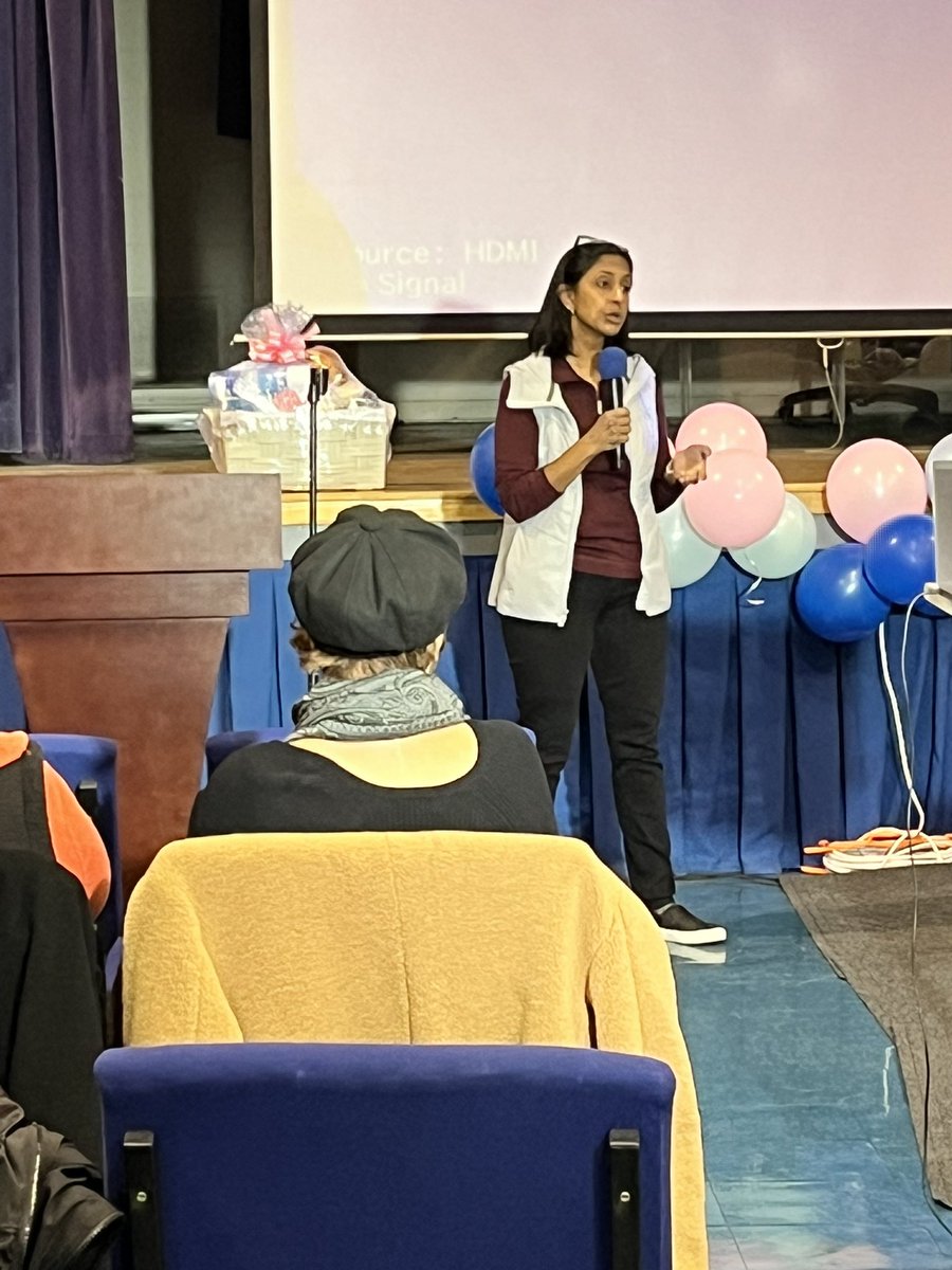 TarnekaManning's tweet photo. @LurieCancer in Bronzeville sharing important information about breast cancer and Lymphedema. Thank you @SWIOChicago for leading the efforts! https://t.co/yHXQvYrNlI
