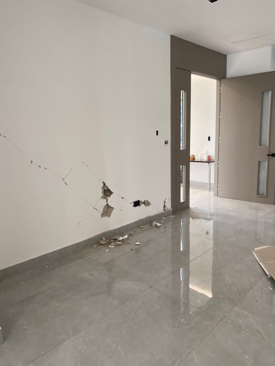 El buen desempeño de las estructuras no solo es responsabilidad de los ingenieros.
Los arquitectos deben de conocer en qué modo la forma de lo que diseñan afecta el comportamiento de los edificios en un sismo.
(Sigue hilo)