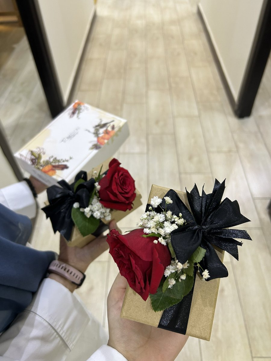 _Rhaa6's tweet photo. مساء الهدايا الحلوة من البيشنت اللطيفين اللي يهتمو بأدق التفاصيل♥️♥️✨ https://t.co/iuFlTZDDOQ