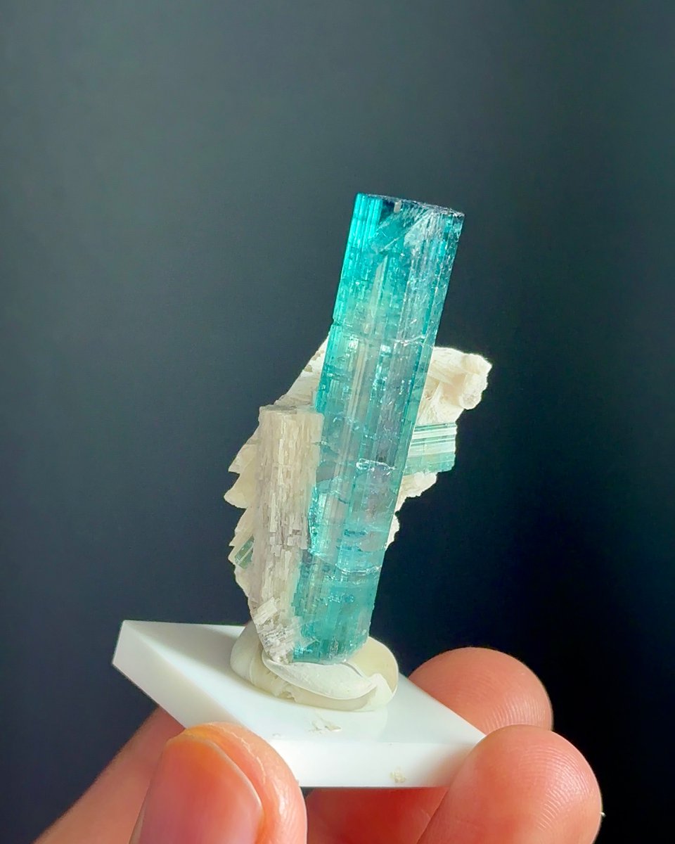 grpgems's tweet photo. "The earth's treasures are waiting to be discovered 💎���� #earthtreasures #discovergems" https://t.co/kjbzkXxM6n
