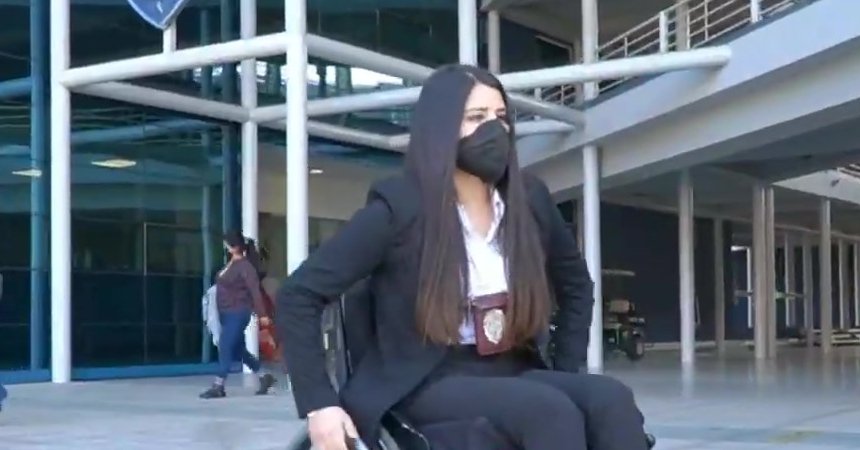 careperro2_0's tweet photo. Ella es la detective que uno de los indultados por el #merluzoinepto @GabrielBoric dejó en silla de ruedas. Pará ella ni pensión, ni visita, ni apoyo "feminista" de la @totiorellanag, nada... No es del club de amigos del #mechero https://t.co/vcbJNtI81L