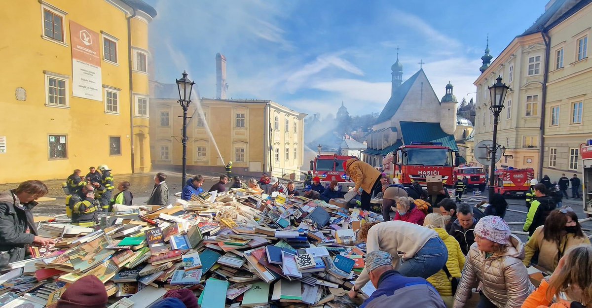 ThisIsSlovakia_'s tweet image. 📚💔😱 #BanskaStiavnica #sadday #ThisIsSlovakia #fire #poziar #slovakia