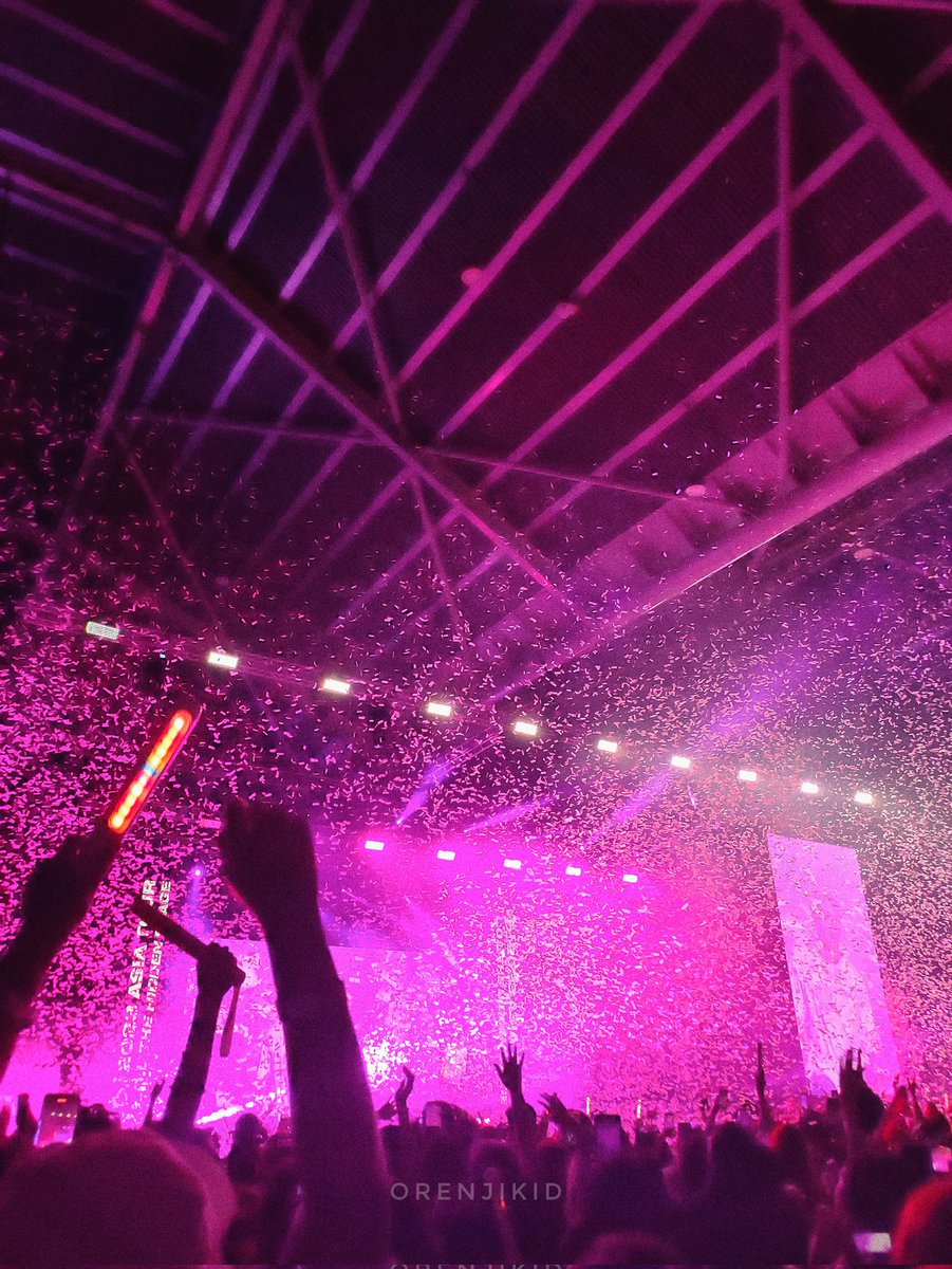 JD 🆔æon💚💛💖🌹 | met B.I 180323 in SG tweet media