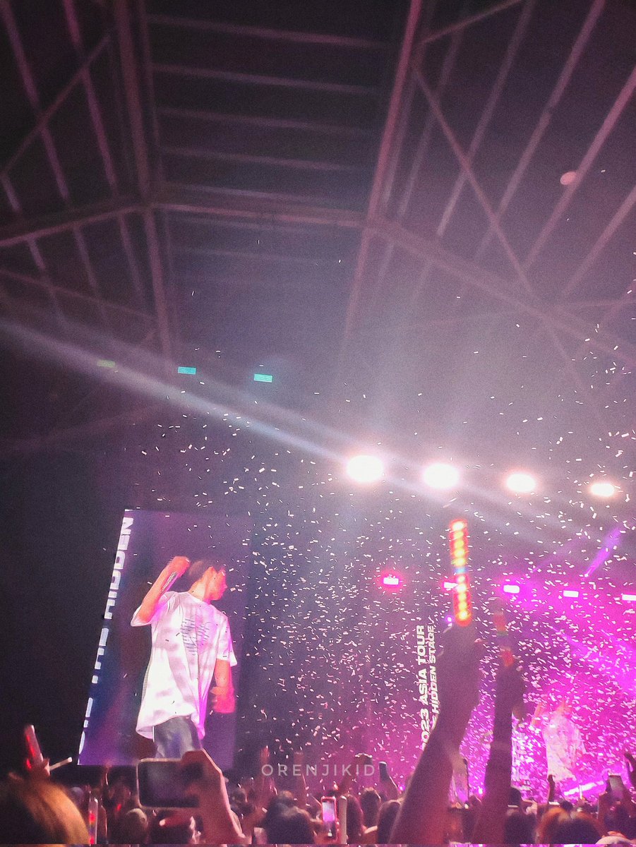 JD 🆔æon💚💛💖🌹 | met B.I 180323 in SG tweet media