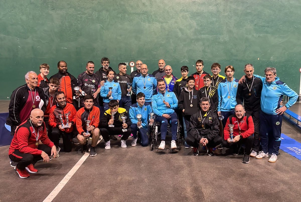 josulin23's tweet photo. Felicidades a tod@s los participantes y premiad@s el en Campeonato de Bizkaia de Edades y Adaptado. 👏🎉

Seguimos creciendo. 🔝

GORA BIZKAIKO MAHAI TENISA. 🏓 https://t.co/4ViNtCi77F