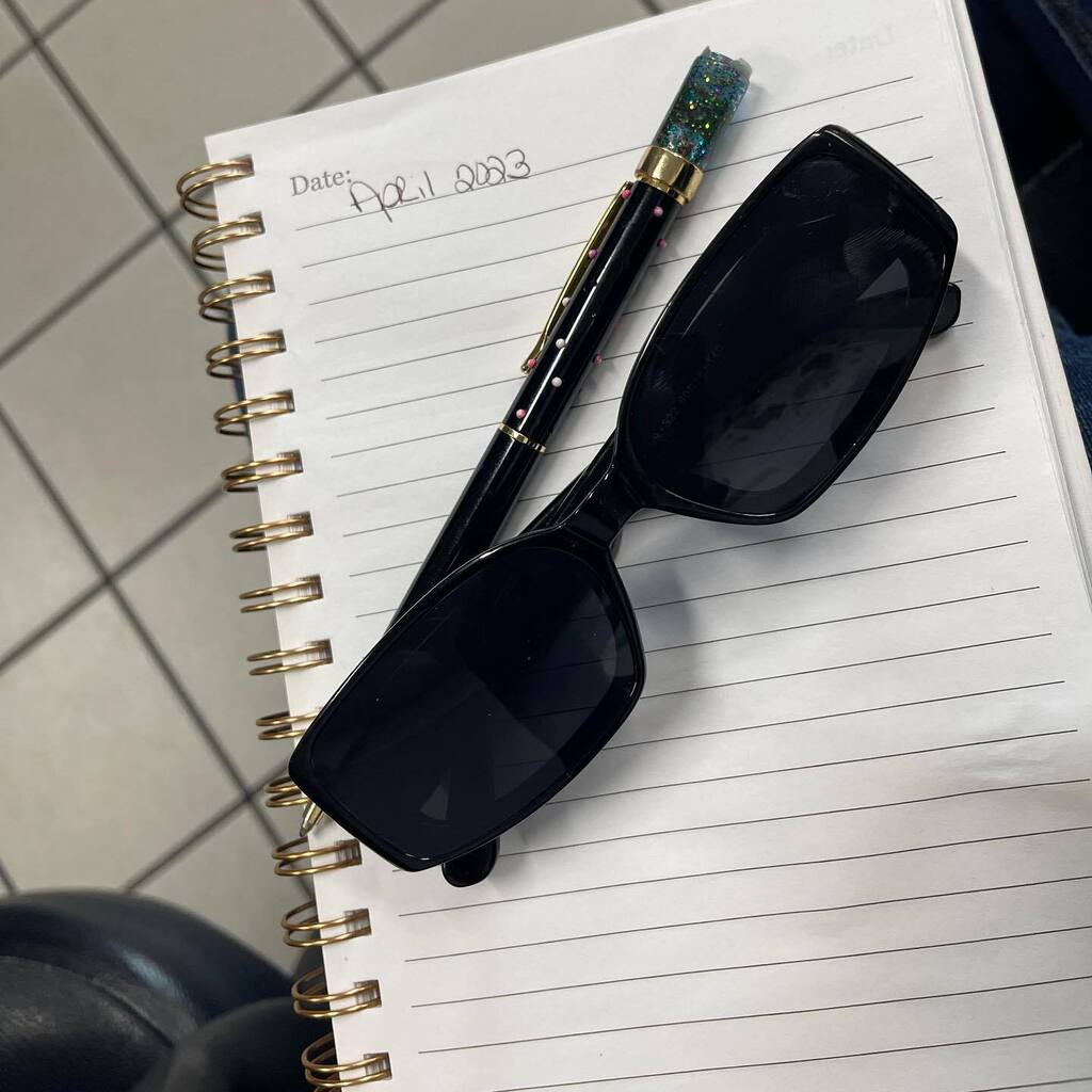 Getting my April goals together while I’m waiting for my car to be serviced! Got my Jada shades on deck! 
.
.
.
.
#aprilgoalsloading #uniquelyblissboutique #goallife #jadashades #blackshades #trendyeyewears #ilovesunglasses #confidentwoman #businesswomenlife