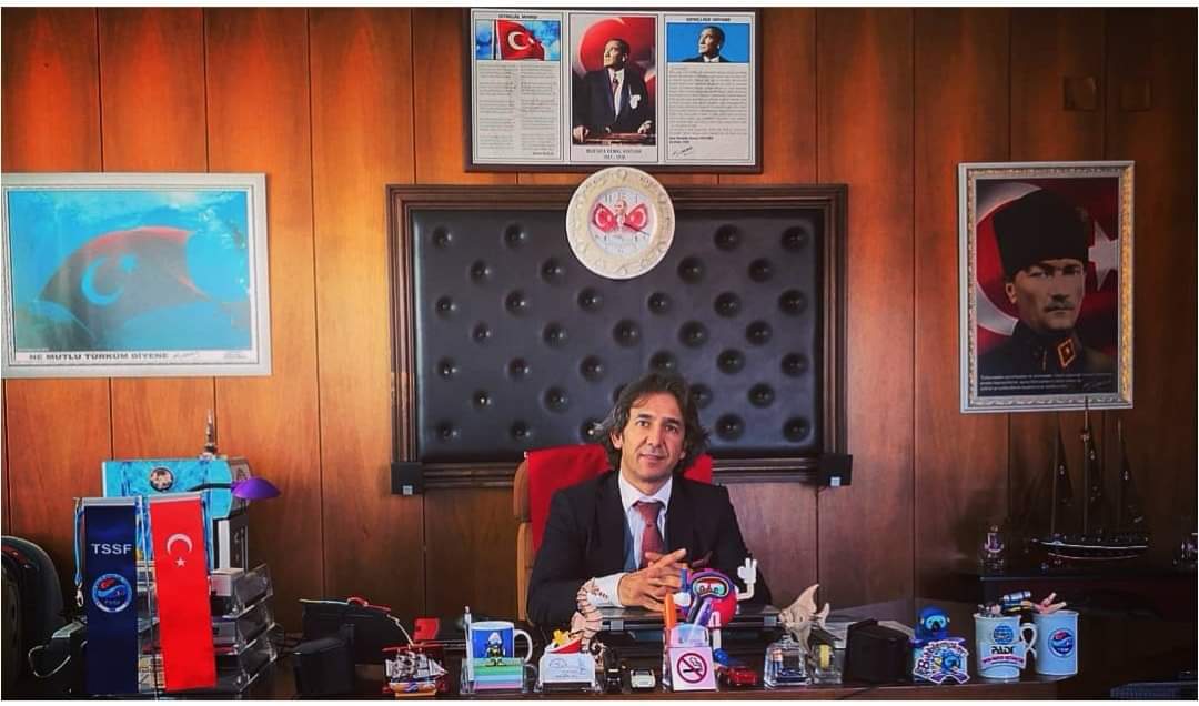 "Ben Size Taarruz Etmeyi Değil Ölmeyi Emrediyorum...!"
Başkomutan Mareşal Gazi Mustafa Kemal ATATÜRK ve önderliğindeki ölümsüz kahraman silah arkadaşlarını 7 Düvele meydan okuyarak dize getirdiği 18 Mart Çanakkale Zaferi'nin 108. Yıldönümü Aziz Türk Milletine kutlu olsun🙏🏻 🇹🇷🇹🇷🇹🇷