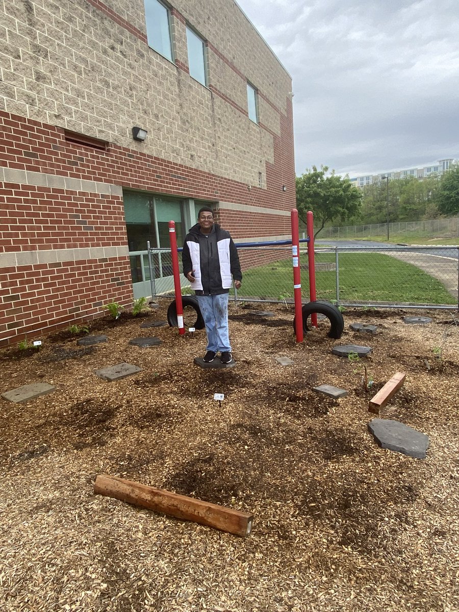 jdawgboyce's tweet image. So thrilled Freedom’s proposal to the #AWSInCommunities Northern Virginia Sustainability Fund has been accepted! Transformation to a #nativepollinator garden can begin! #CENS @FHSPRINCSMITH @FreedomHS_PWCS @PWCSNews @PWCSEnergyTeam @awscloud