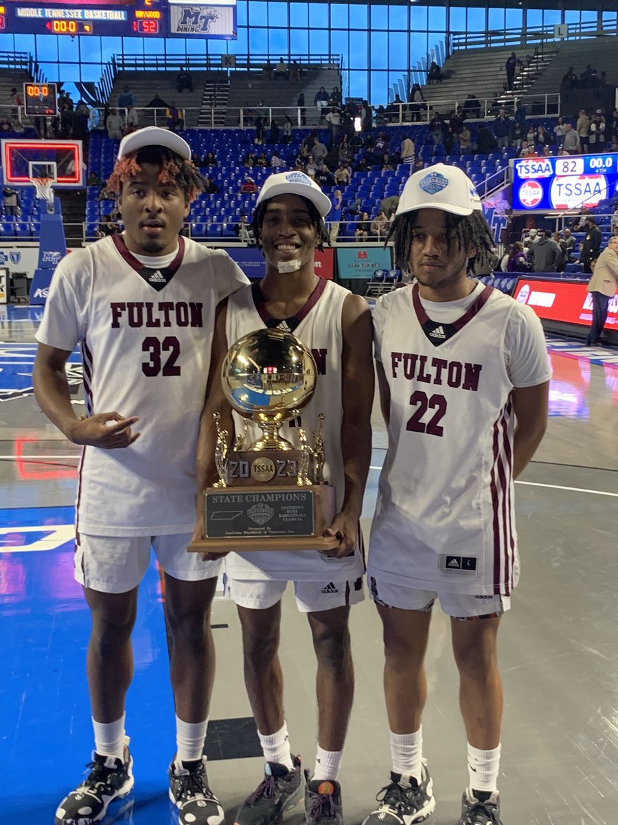FultonBBall's tweet photo. Thank you so much to our seniors @11K_MarMar @JordanWrancher and @tvvonb for how much you have sacrificed and how hard you have worked these last 4 years. It’s been a great ride. We love you and will miss you all next year. #FultonFamilyForever https://t.co/c5MS6sZ3yU