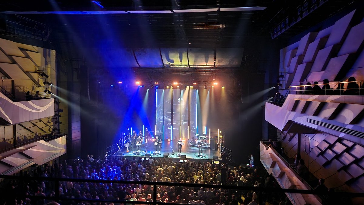 Drusku moti vairuok atsakuopušs, arvīn vairuok dzīsmu par gaudim i zemi, kas ir naizbāgama vacuma blakne.
Bet kūpumā nikas nav mainiejīs - <a href="/BezPVN/">Bez PVN</a>  ir lobuokīs,kas nūtics ar latgalīšu muzyku!