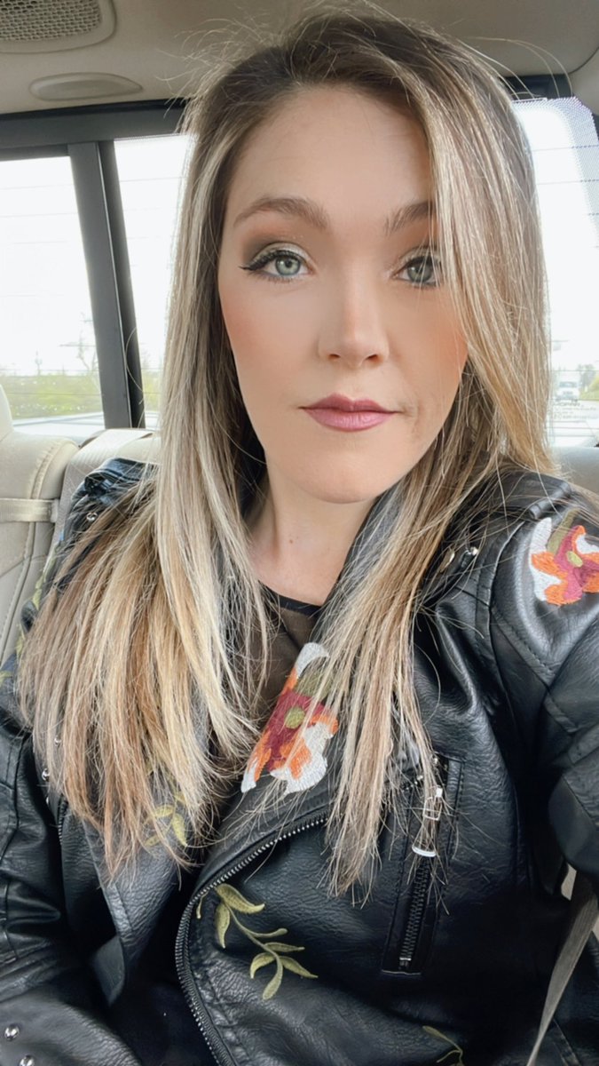 Leather jacket✔️ little black dress✔️ all the sass✔️ let’s do this! #countrymusic #femalevocalist #taylorhughesmusic