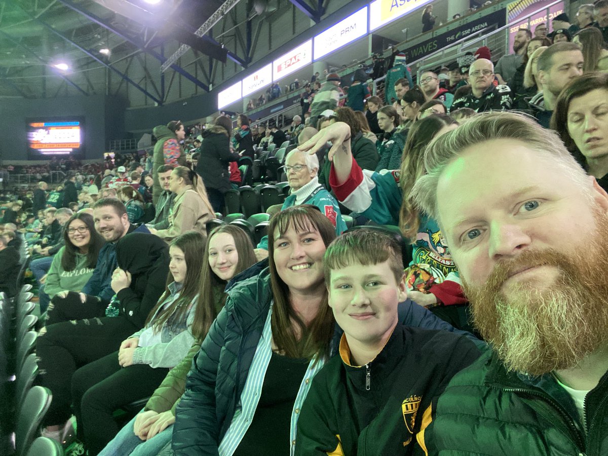 knagurski's tweet photo. #giantselfie ⁦@BelfastGiants⁩ ⁦@harnessio⁩ https://t.co/Cxo5AJ6dFA