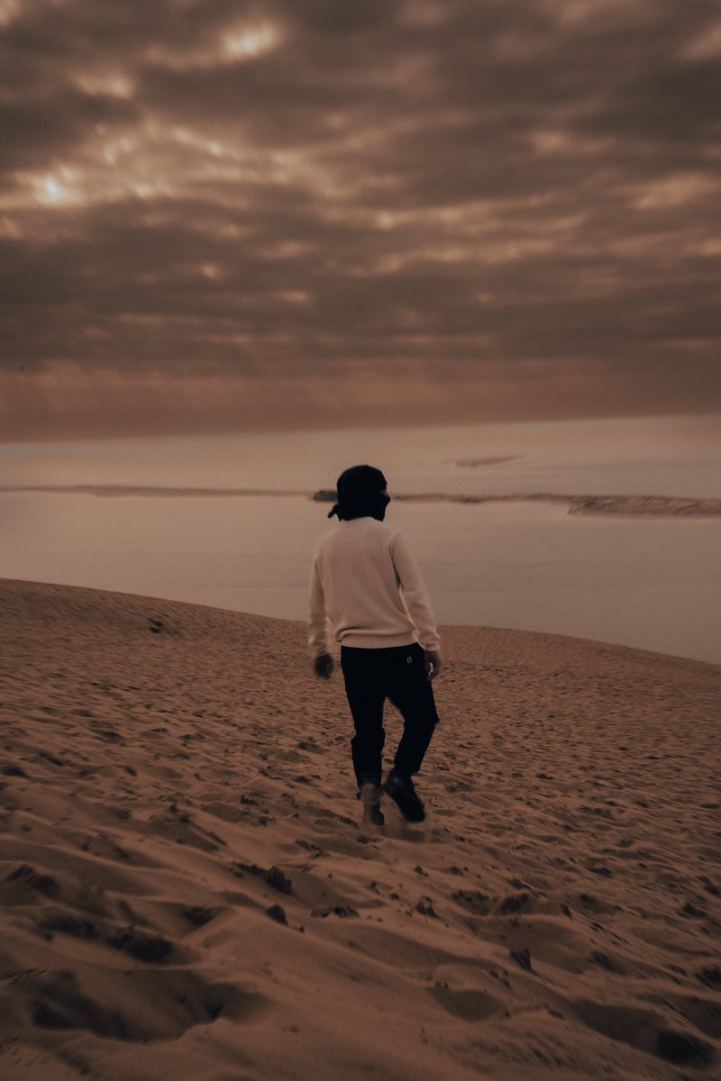 Nouzbi_wav's tweet photo. Marche, voyageur.
Le chemin est encore long, vers cette âme esseulée.
.
Shot : @TheoMiege https://t.co/2kPJQRQwiS