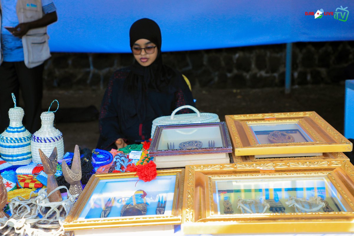 LiveDjib's tweet photo. Le Marché Artisanal Djiboutien, a mis en avant les divers produits artisanaux fabriqués à Djibouti. Ce marché sera organisé au moins une fois par mois.
#j❤️mesartisans
La Poste de djibouti
#ANTD
#MCPT
#MCT
#ONTD
#Djibouti https://t.co/uAJTZg71kn