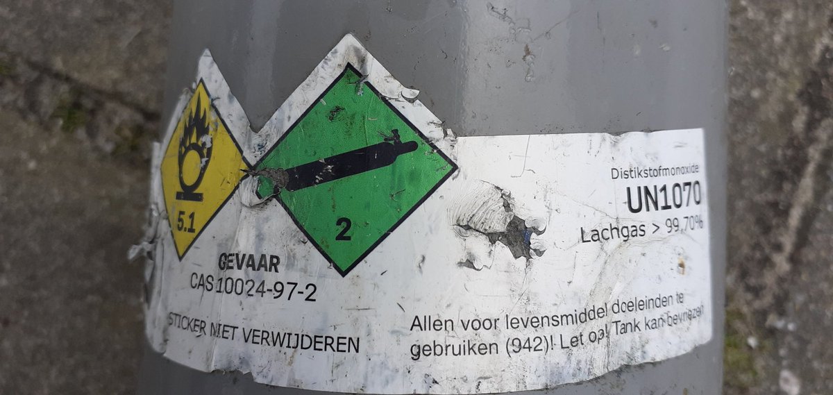 klimaatjes's tweet photo. Landelijke opruimdag: alweer zo'n grote lachgas tank https://t.co/g8l9MUO42S