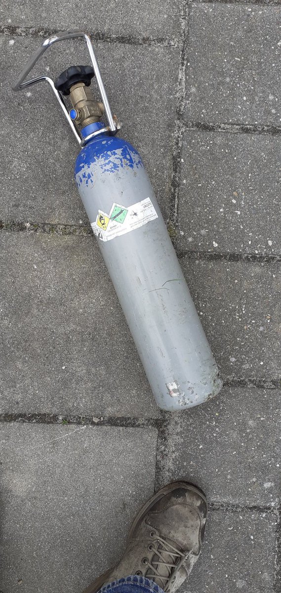 Landelijke opruimdag: alweer zo'n grote lachgas tank