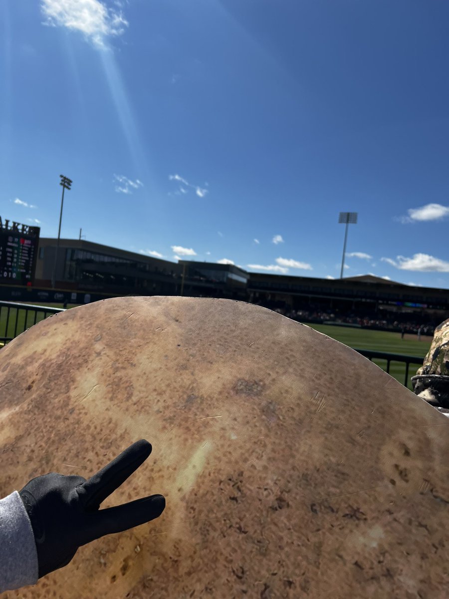 BigDBartholomew's tweet photo. Another cold day at Baum but we here! Come say hi! #coldtaters #eatyourtaters #tatersgonnatate #omahogs #thisisbaseball #wps #gohogs #hogsvauburn2023 #game2 #arkansasrazorbacks #razorbackbaseball #espn #secnetwodk https://t.co/uuLbDlM77v