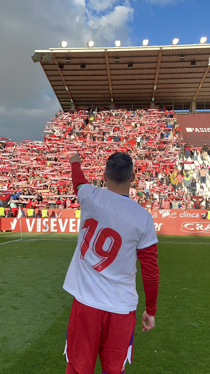 GranadaCF's tweet photo. 1️⃣9️⃣❤️

Pelos de punta con esta foto. 

#𝙀𝙩𝙚𝙧𝙣𝙖𝙇𝙪𝙘𝙝𝙖 🇦🇹 || #AlbaceteBPGranada https://t.co/FLUub7g2ky