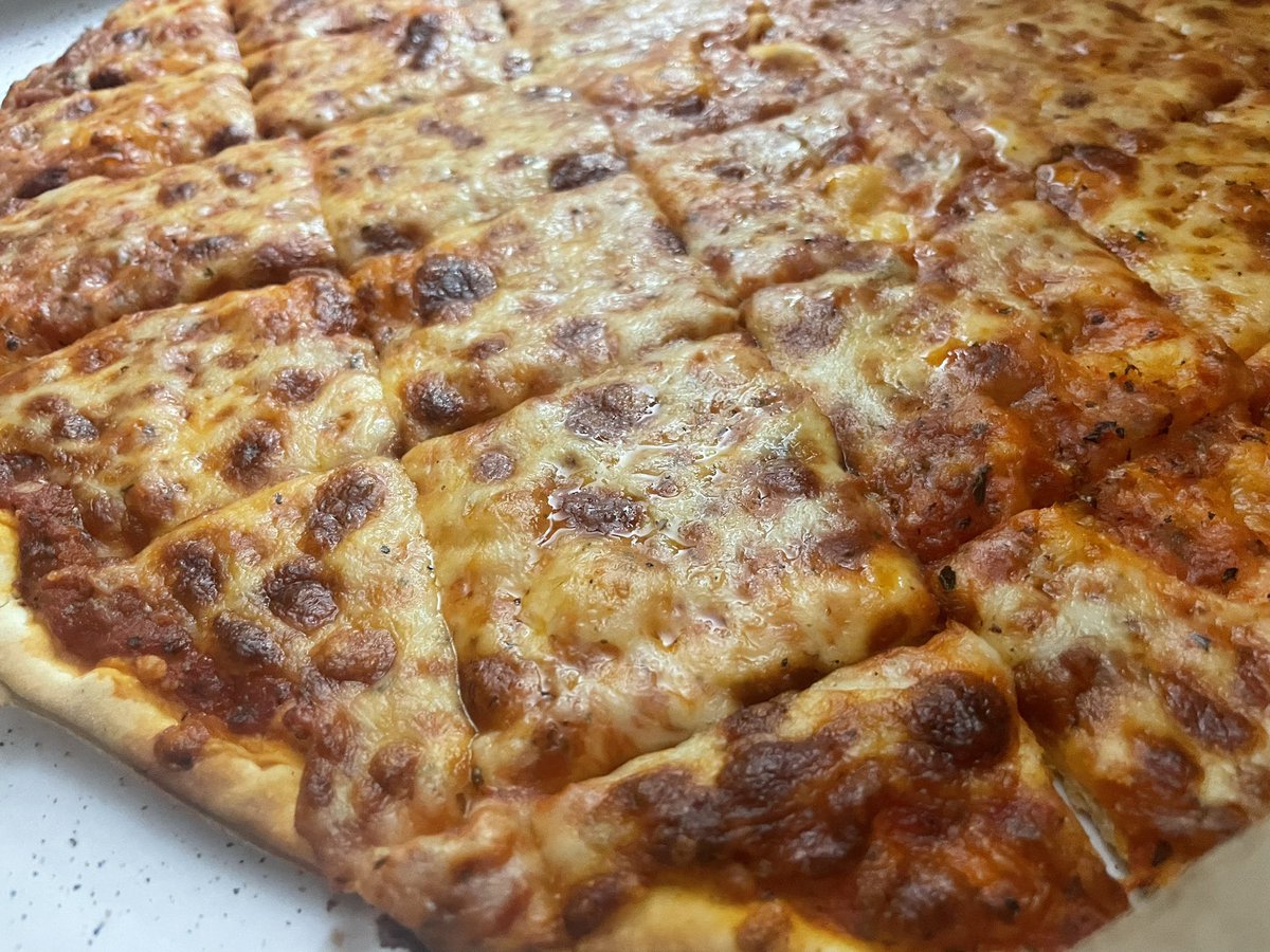 Tavern style Cheese Pizza from Colletti's.

#ChicagoHistory ™️