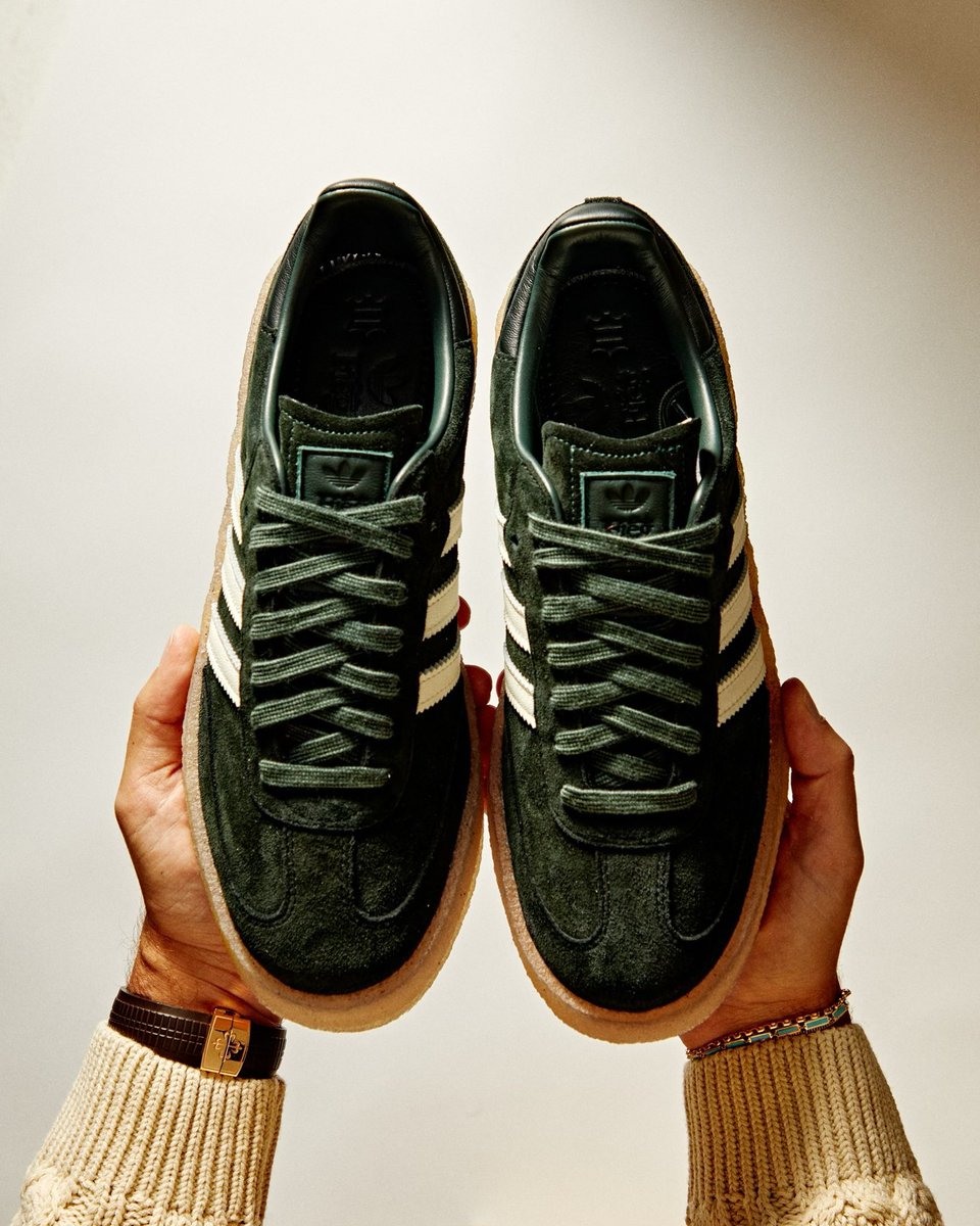 ComplexSneakers's tweet photo. .@RonnieFieg x Clarks x Adidas “8th St. Sambas”
🗓️ March 24 https://t.co/7zhhttcKg8