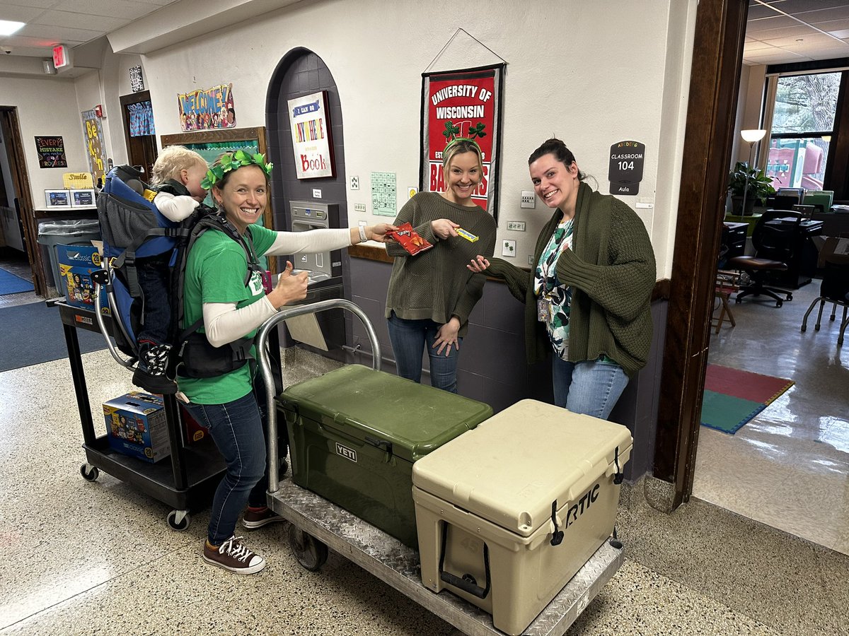 Samuel_Karns's tweet photo. Let’s go #TimberwolvesNation check out our PTO providing “room service” for all of our Todd staff! #TogetherWeAreStronger #MentalHealthMatters #WSCC https://t.co/N2pgxWsH4Q
