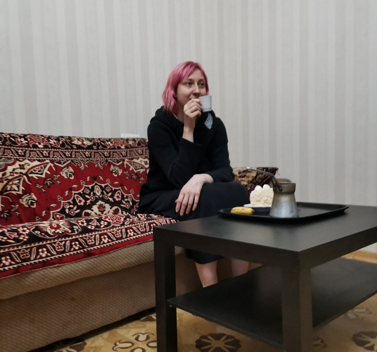 Shima_original's tweet photo. Me drinking coffee in the hall of my temporary home in Armenian village among mountains ☕
...meanwhile, my money are going to zero, and a new full-time job has not yet been found 🙄
#keep_calm_and_drink_coffee #technical_writer #junior_frontend_developer #open_to_work https://t.co/MbVM1RMJMZ