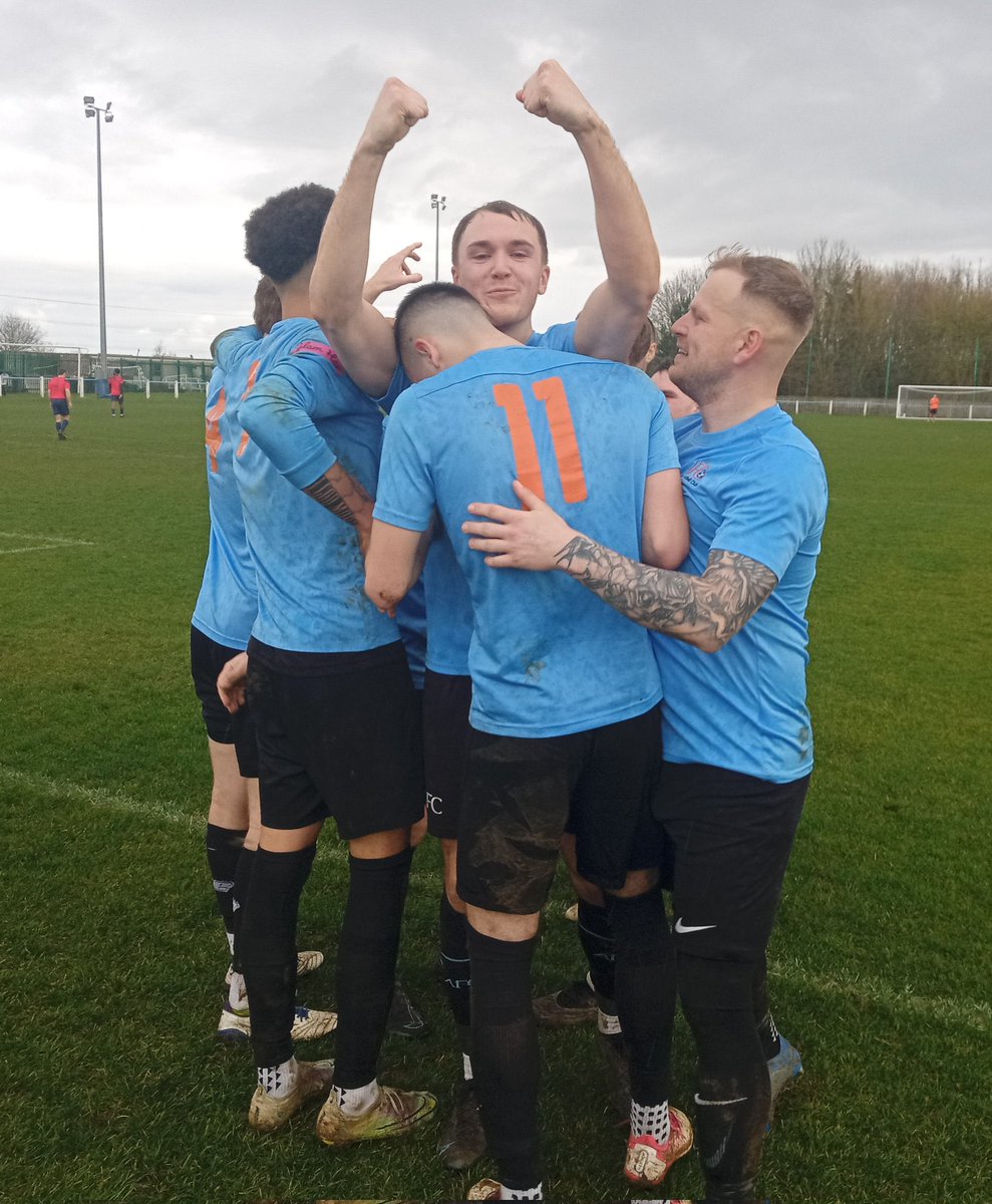 AsfordbyFC's tweet photo. Big win for Asfordby at home to @gufc_1st 3-0 goals from @AndyMelville5 and a brace from Dolton Taylor sends Asfordby top of Leicestershire senior prem. 
#nogoalkeepernoproblem https://t.co/xf0d8DaBD4