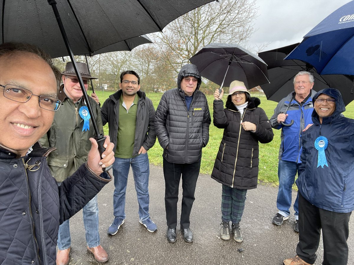 ahmereenreza's tweet photo. Braving morning’s downpour ☔️🌧️ to support  Sagar Patel,   @shahid_younis &amp; Cllr Keith Baker in #Bulmershe&amp;Whitegates ward with @WoodleyTories to:
✅Keep weekly bin collections 
✅Scrap car park charge increase 
✅ Fix potholes 

✅ Win @ToryVote_ with @ConservativeFOP help 👍🏻 https://t.co/HHLPhsA8ZO