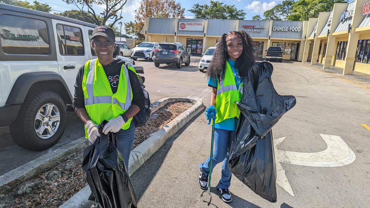 ACNugent's tweet photo. Early this morning I found young people from the @plantationsda Church helping to clean the streets of Sunrise, FL!  

#LOVEISAVERB #FLGYD23 https://t.co/MCSGYlBSV1