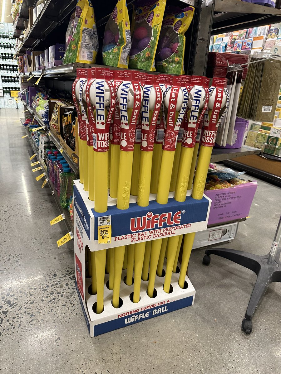 I don’t like when stores try to speed up the seasons on us but this is just beautiful. 🇺🇸