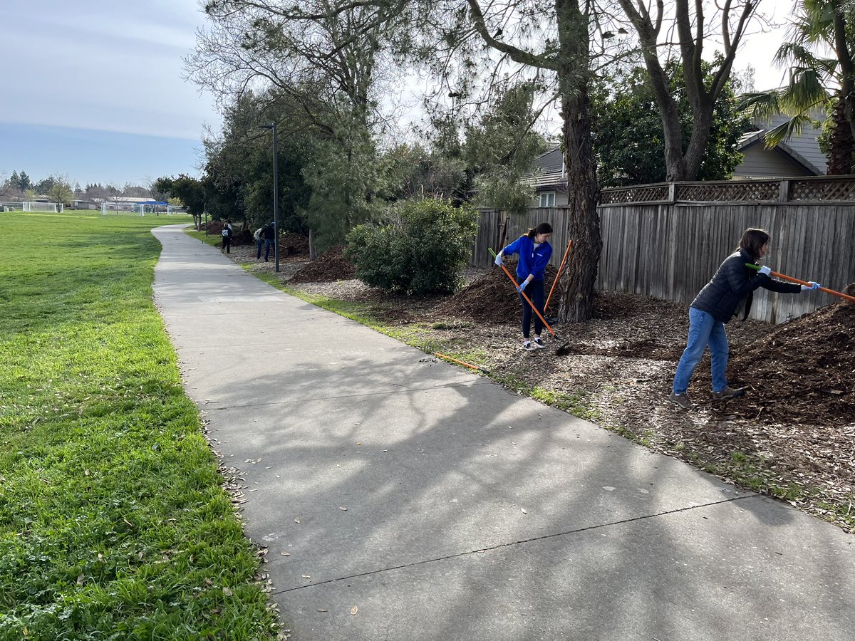 Thanks @CityofDavis for your commitment to #CleanCA! Education events, #DumpDays, and community cleanups are available for public participation from Mar. 17-27. Check out https://t.co/ooAYlQrkQZ for activities near you! #cleancacommunitydays #cleanwaterca @CAgovernor @CaltransHQ