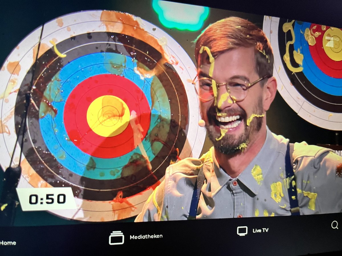 FailBrave's tweet image. Zwei stolze Familienväter ü40 gehen Ihrer Arbeit nach.

FloridaTV: Stolz?!?! 

#dudw