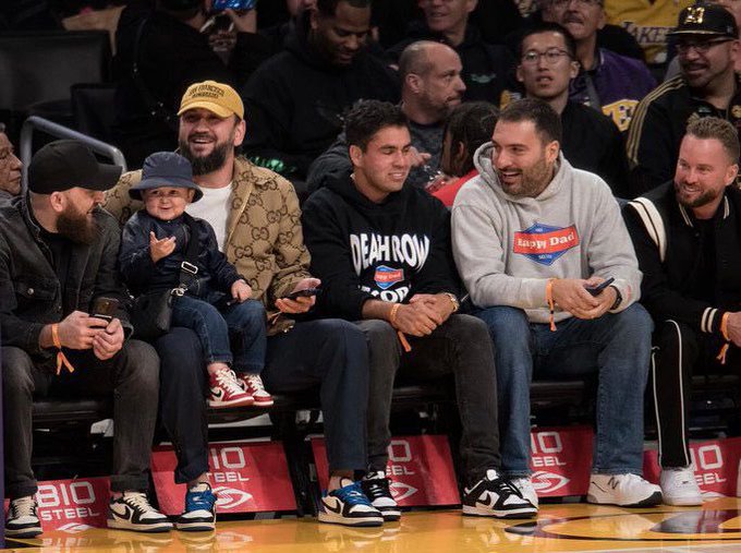 Lakers game. https://t.co/mosSqxXvXL<a href="/tag/cookscorner"class="tags"><span>#cookscorner</span></a>