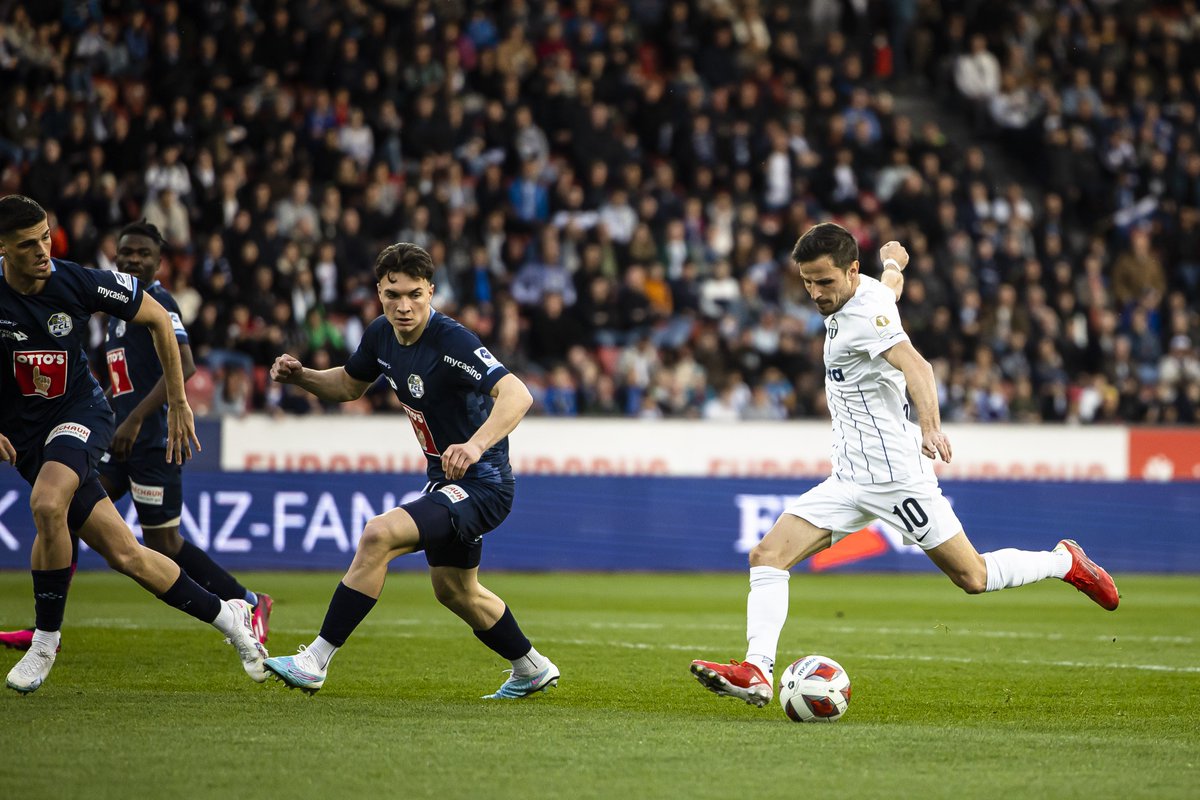 fc_zuerich's tweet photo. Die Videohighlights, unsere Stimmen zum Spiel sowie der Nachbericht zum 2:1-Heimsieg gegen den FC Luzern sind nun online:

👉🏼 https://t.co/Iqoeqytz3W

#FCZLUZ #fcz #stadtclub #NieUsenandGah https://t.co/fEWXHqXCss