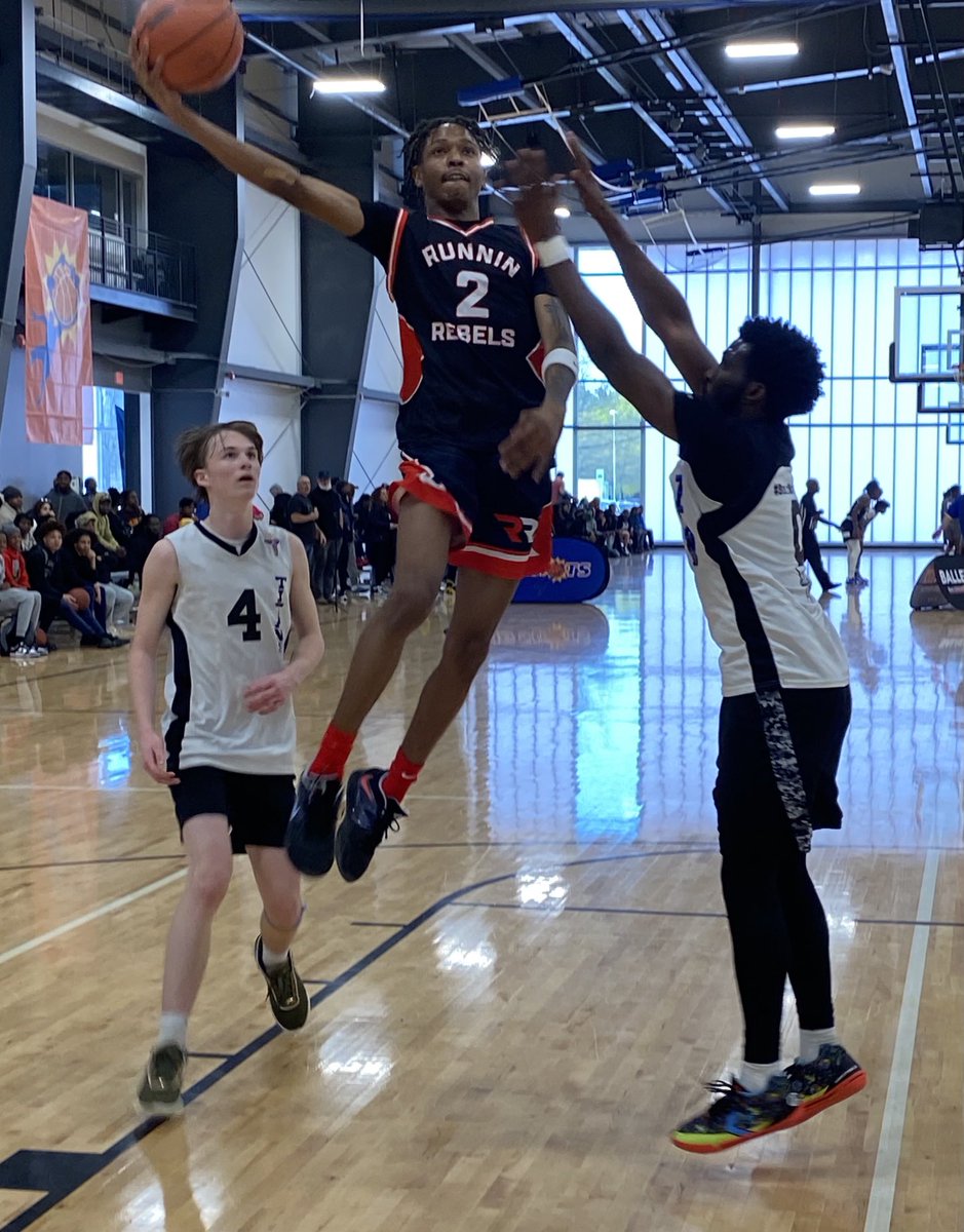 FABO Runnin Rebels guard Jamison Neal with the layup, he has 10 points as FABO leads VA Titans 60-45, :45 left 2H.  Speedy guard, lanky and slippery attacking space.  #BigShots #VABeachTipoff ⁦<a href="/BigShotsToday/">Hit The BIG SH🏀TS</a>⁩ ⁦<a href="/BigShotsGlobal/">BIG SH🏀TS</a>⁩