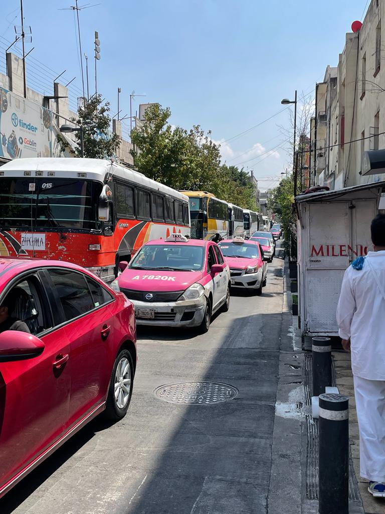 SLP_Today's tweet image. Ya empezó el #AcarreadosFest 

Compartan sus fotos de los acarreos masivos. Miles de millones de dinero público tirado al drenaje 

#AcarreoDelBienestar